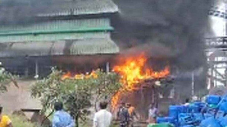 सीएसईबी के ट्रांसफार्मर यार्ड और कृष्णा सॉल्वेंट राइस मिल में लगी भीषण आग, मचा हड़कंप, जान बचाकर भागे लोग, लाखों का नुकसान