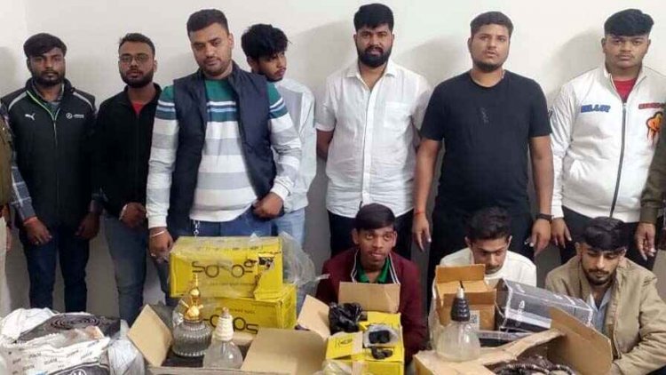 आधी रात अवैध हुक्का बार पर पुलिस का छापा, मकान मालिक व संचालक और रसूखदारों के बच्चों समेत 12 गिरफ्तार