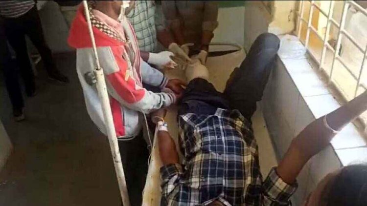 पुलिस भर्ती में फिजिकल टेस्ट देने जा रहे दो युवक हुए सड़क हादसे का शिकार, इलाज के लिए अस्पताल में भर्ती, किया रेफर