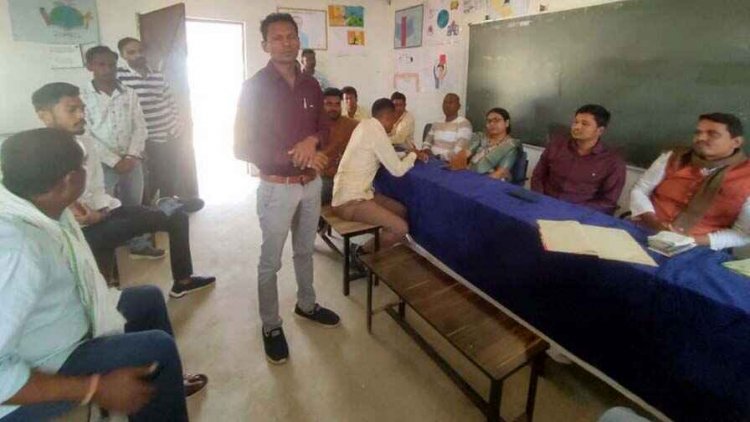 छात्राओं के साथ अभद्र व्यवहार के खिलाफ हुआ जोरदार प्रदर्शन, पांच सदस्यीय जांच टीम पहुंची स्कूल, बेड टच के आरोपी शिक्षक को किया गया बर्खास्त