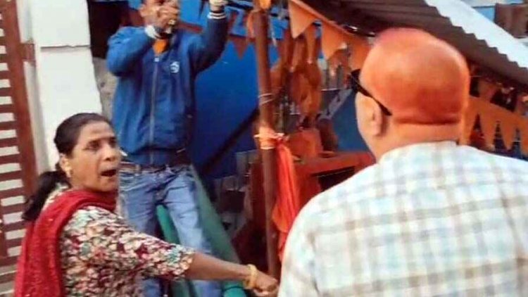 अतिक्रमण के खिलाफ पहुंचा नगर निगम का अमला, कब्जाधारी महिला ने अधिकारी-कर्मचारियों से की बदसलूकी, वीडियो हुआ वायरल