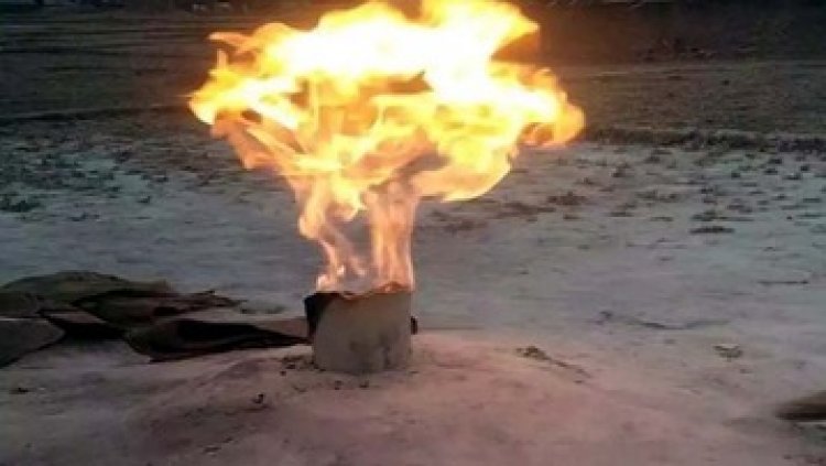 सूरजपुर में हैरान करने वाला मंजर, पानी की बोरिंग से निकला आग का गुब्बारा, डर से सहमे ग्रामीण, विस्फोट का बना खतरा, पुलिस बल तैनात