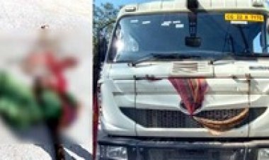 दर्दनाक सड़क हादसा, तेज रफ्तार ट्रक ने बाइक सवार को चपेट में लिया, महिला की मौत, बाल-बाल बचा बेटा, 2 घंटे तक चक्काजाम, ड्राइवर की तलाश जारी