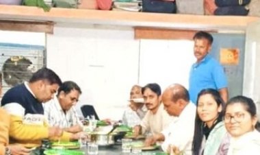 छत्तीसगढ़ में राजकीय शोक के दौरान भी कार्यालय में मनाया गया नववर्ष का जश्न, पीएमजीएसवाई कार्यालय की तस्वीर ने सभी को चौंकाया