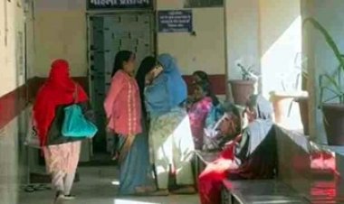 हॉस्टल में 11वीं की छात्रा ने दिया बच्चे को जन्म, नवजात की हालत नाजुक, जिला मेडिकल कॉलेज में चल रहा इलाज, मचा हडकंप, वार्डन सस्पेंड