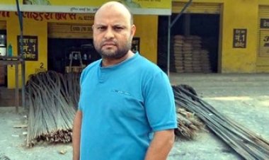 व्यापारी के घर पर पेट्रोल बम से हमला, इलाके में फैली सनसनी, 5 नाबालिग गिरफ्तार, पूछताछ जारी, पुलिस कर रही मामले की जांच