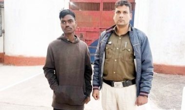 प्रेम प्रसंग में हो गया बवाल, सनकी आशिक ने गुस्से में गर्लफ्रेंड के घर को कर दिया आग के हवाले, लोग हुए हैरान, पुलिस कर रही मामले की जांच