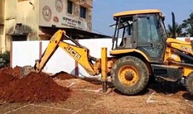 सत्ता पक्ष के विधायक की नहीं रह गई पूछ परख, बिना MLA से भूमि पूजन कराए ही महतारी सदन का निर्माण हुआ शुरु, अधिकारी कर रहे मनमानी!