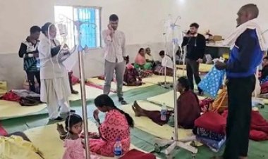 मृत्यु भोज में खाना खाने के बाद 60 लोग फूड पॉइजनिंग का शिकार, सभी अस्पताल में भर्ती, पूरे गांव में मच गया हड़कंप, मौके पर पहुंची स्वास्थ्य विभाग का टीम