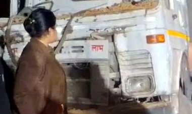 टोल टैक्स बचाने गांव की सड़क का इस्तमाल, ब्रेक फेल होने के बाद घर में जा घुसा ट्रेलर,  4 साल की मासूम बच्ची की मौत, चार घायल, ड्राइवर गिरफ्तार