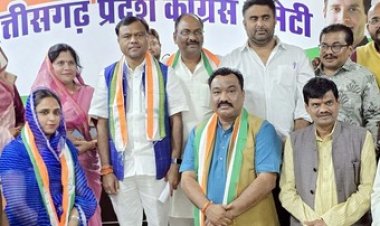 भाजपा को लगा बड़ा झटका, BJP के पूर्व नगर पंचायत अध्यक्ष ने सैकड़ों समर्थकों के साथ थामा कांग्रेस का दामन, पार्टी पर लगाया परिवारवाद का आरोप