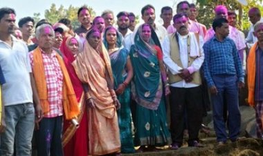 आपसी सहमति से दूसरी बार चुने गए निर्विरोध सरपंच और पंच, पहले प्रीतम फिर अब गंगाबाई ठाकुर बनी निर्विरोध सरपंच, ग्रामीणों की हो रही तारीफ
