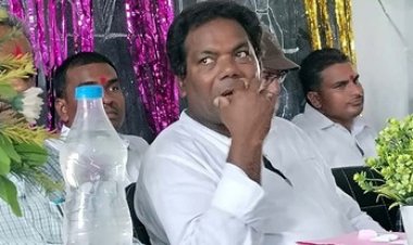 गणतंत्र दिवस के कार्यक्रम में अश्लील शेर-शायरी, टीचर स्वारथलाल जायसवाल सस्पेंड, डीईओ ने किया आदेश जारी, महकमे में मचा हड़कंप