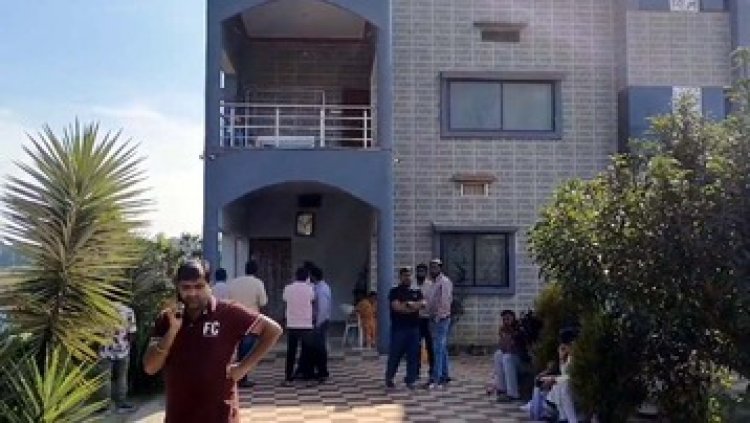 बेटे के शादी के लिए खरीदे गहने,  घर में विवाह की तैयारियों के बीच मिली डॉक्टर की पत्नी की लाश, चोरी को लेकर घटना को अंजाम देने की आशंका