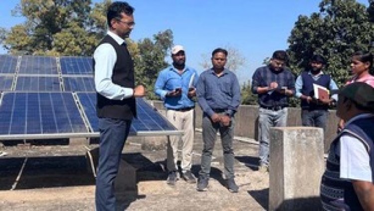 क्रेडा CEO ने जल जीवन मिशन, सौर सुजला योजना पी.एम. श्री स्कूल व सौर संयंत्रों का किया औचक निरीक्षण, मैकेनिक को दिया निलंबन का नोटिस