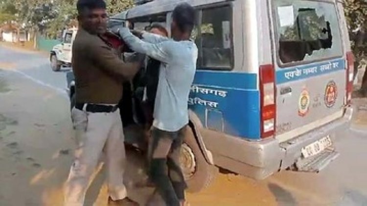 नशे में धुत युवक ने किया हंगामा, शिकायत पर गांव पहुंची डायल 112 वाहन में तोड़फोड़ और पुलिस जवान से मारपीट, आरोपी गिरफ्तार