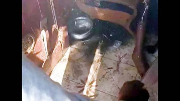 घर में अलाव जलाकर बैठे बुजुर्ग की जिंदा जलकर हुई मौत, आधा शरीर जलकर खाक, सिर्फ पैर बचे, धुआं उठने पर पड़ोसियों को हुई जानकारी