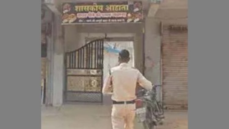 छत्तीसगढ़ में दिनदहाड़े मोटरसाइकिल की डिक्की में शराब ले जाते दिखा नशे में धुत्त आरक्षक, हरकत कैमरे में कैद, कार्यप्रणाली पर उठ रहे सवाल