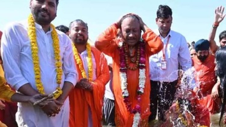 राजिम कुंभ के सांस्कृतिक मंच पर लोक कलाकारों ने दी शानदार प्रस्तुति, CM साय, राज्यपाल,मंत्रियों व विधायकों के साथ त्रिवेणी संग में किया स्नान