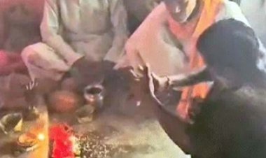 एक ही ग्राम में सुसाइड के 11 मामले, 20 दिन में 15 आत्महत्या के प्रयास, 3 की गई जान, मौत के तांडव से पुलिस प्रशासन की उड़ी नींद, हवन में डूबा गांव