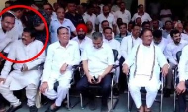 दिनेश मिरानिया की अंत्येष्टि में भाजपा नेताओं की हंसी-ठिठोली, कांग्रेस ने वीडियो वायरल कर कहा- यह बेशर्मी की पराकाष्ठा