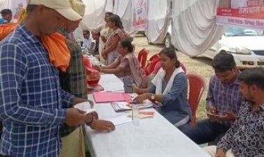 श्रम विभाग की लापरवाही का खामियाजा भुगत रहे ग्रामीण, ग्रामीणों ने सुशासन त्यौहार में जिला कलेक्टर से लगाई मामले मे जांच की गुहार