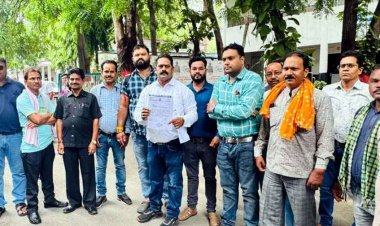 महिला अधिकारी ने कहा इडियट-बदतमीज… जिला लिपिक वर्गीय कर्मचारी संघ ने घेरा कार्यालय, कलेक्टर से बोले- ज्योति पटेल को तत्काल हटाया जाए