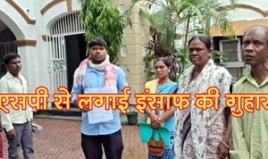 मारपीट के बाद ट्रैक्टर में पेट्रोल और पैरा डालकर लगा दी आग, परिवार पर हुए हमले के खिलाफ पीड़ित ने एसपी से लगाई इंसाफ की गुहार