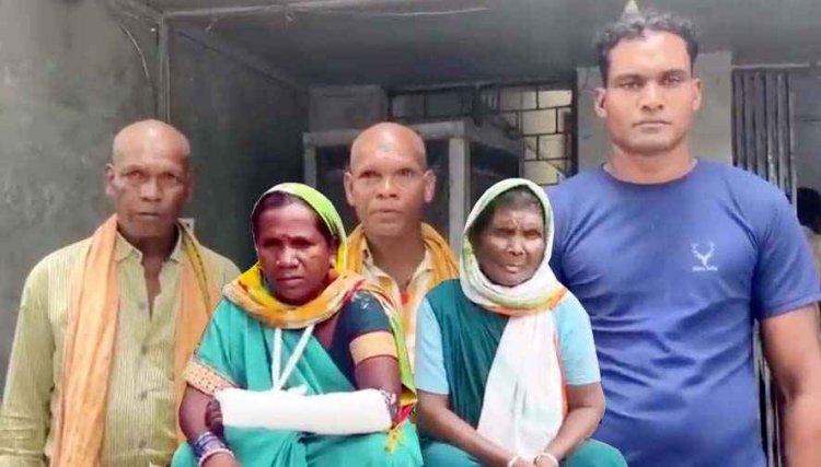 प्रयागराज से अस्थि विसर्जन कर लौट रहे श्रद्धालुओं की कार हादसे की शिकार, गांव के लोगों ने किया हमला, थाने में गिरफ्तारी की मांग को लेकर बवाल