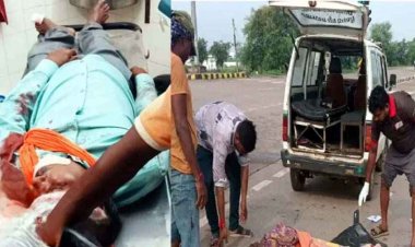 पाण्डुका-रजनकटा के पास सड़क हादसा, खड़े ट्रक में घुसा बाईक सवार, हालत नाजुक, धमतरी में अज्ञात वाहन ने बुजुर्ग महिला को रौंदा, मौके पर मौत