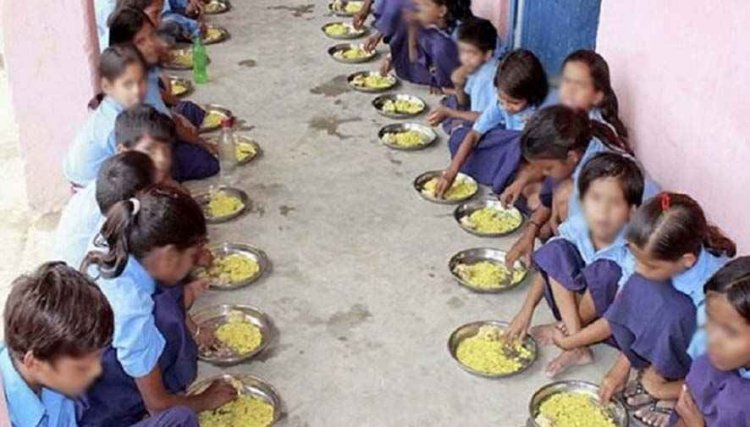 स्कूल में बच्चों की थाली में परोसी गई फिनाइल!, मौत के मुंह से लौटे 426 मासूम, तीन सदस्यीय जांच समिति गठित, बाल सुरक्षा पर फिर उठे सवाल