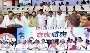 बिलासपुर में कांग्रेस का हल्ला बोल: 'वोट चोर, गद्दी छोड़' आंदोलन, रायपुर में मंत्री केदार कश्यप पर कर्मचारी से मारपीट का आरोप, इस्तीफे की मांग तेज