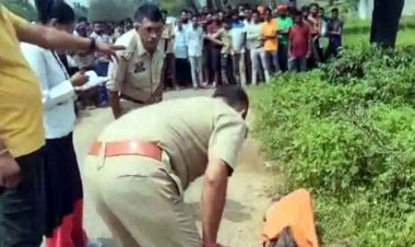 दुर्गा पंडाल गए युवक को बाइक सवार ले गए साथ, सड़क किनारे पड़ा मिला शव, शरीर पर गंभीर चोट के निशान, फैली सनसनी, जांच में जुटी पुलिस