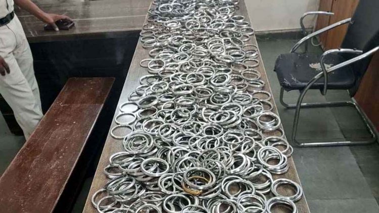 दुर्गा पंडाल में संदेहियों के हाथों से जब्त किए 1700 से ज्यादा कड़े, सुरक्षा व्यवस्था दुरुस्त करने पुलिस चला रही विशेष अभियान