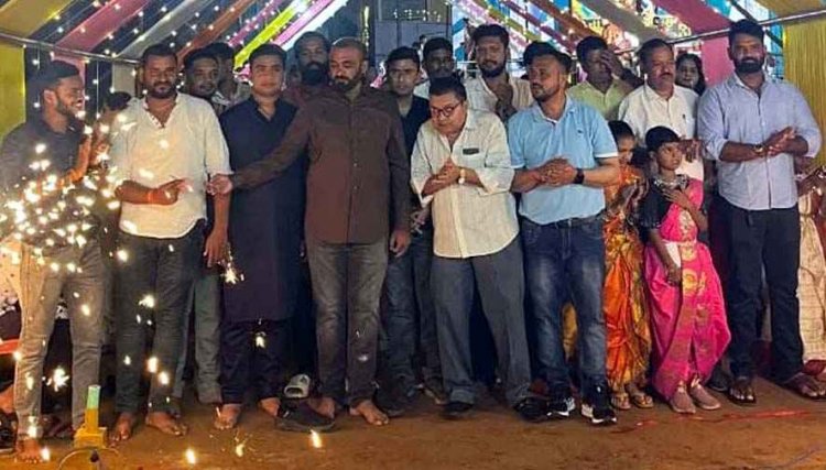 गरियाबंद में भव्य रास-गरबा महोत्सव का शुभारंभ, गांधी मैदान में पूर्व नगर पालिका अध्यक्ष गफ्फू मेमन ने फीता काटकर किया शुभारंभ