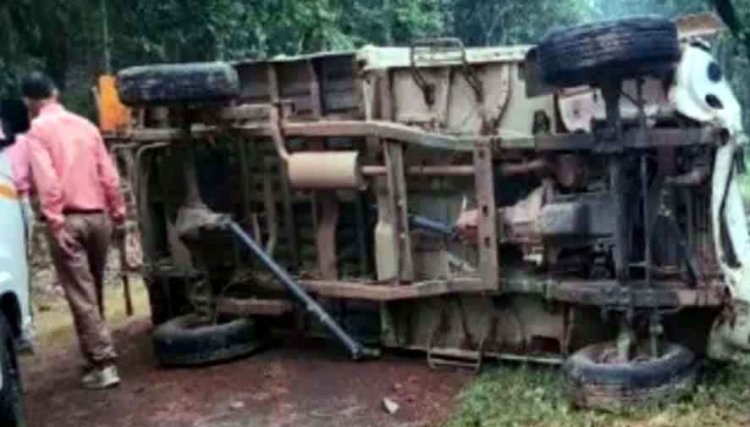 पिकअप की टक्कर से बाइक सवार 2 ग्रामीणों की मौत, जमीन विवाद में गाड़ी से कुचलकर मर्डर,  आईजी ने टीआई को किया लाइन अटैच