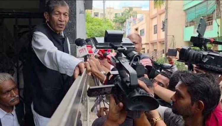 गृहमंत्री शाह के दौरे पर पूर्व गृहमंत्री कंवर हाउस अरेस्ट, सीएम और बीजेपी अध्यक्ष से चर्चा के बावजूद धरना देने पर अड़े कंवर, आज शाम मिलेंगे BJP प्रदेश अध्यक्ष