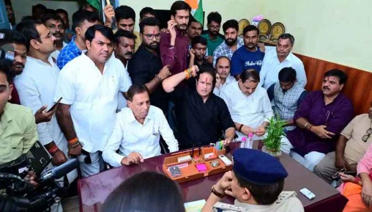 राहुल गांधी पर बयान को लेकर बढ़ा विवाद, कांग्रेस का हल्ला बोल, थाने का पांच घंटे तक घेराव, भाजपा प्रवक्ता के खिलाफ कार्रवाई की मांग