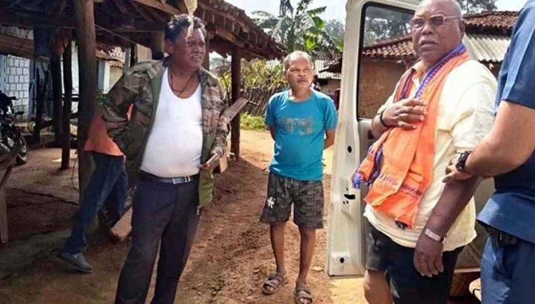 नक्सलियों ने पूर्व उपसरपंच को दी जान से मारने की धमकी, राजनीति मत करने की दी हिदायत, घर पर चस्पा किया पर्चा, पूर्व मंत्री ने उठाई सुरक्षा की मांग