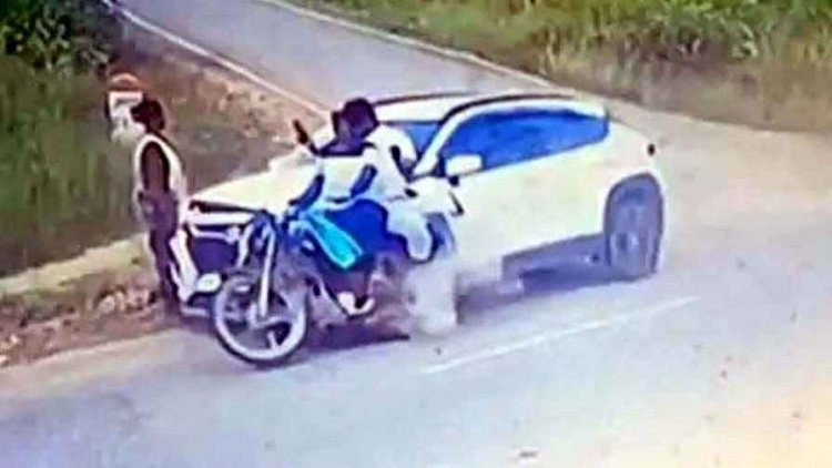 तेज रफ्तार कार चला रही युवती ने सड़क किनारे खड़ी महिला और बाइक सवार युवकों को मारी ठोकर, तीनों की मौके पर मौत, CCTV में कैद हादसा
