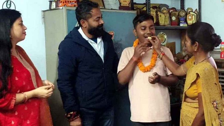 घरों में झूठे बर्तन धोकर मां ने दिलाई शिक्षा, सीजीपीएससी में 22वां रैंक हासिल कर बेटा बना अफसर, राज पटेल ने कर दिया कमाल