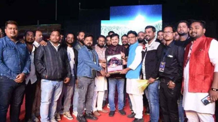 गरियाबंद में अनुज नाइट का जबरदस्त जलवा, ससुराल गेंदा फूल’ और आरुग हे कलसा पर थिरके हजारो लोग, देर रात तक चला छत्तीसगढ़ी सुरों का जादू