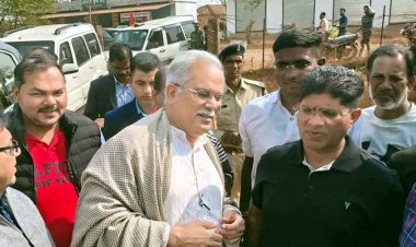 स्टॉक से अधिक धान मिलने का मामला, शिकायत पर पूर्व मुख्यमंत्री भूपेश बघेल पहुंचे धान खरीदी केंद्र, बिना टोकन जमा हुआ हजारों बोरा धान
