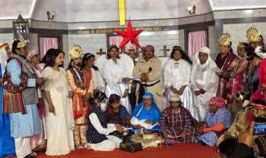 134 साल पुराने 'लाल चर्च' में क्रिसमस की धूम, जमकर हई आतिशबाजी, फायर शो का आयोजन, की गई विशेष प्रार्थना, भाई चारे का दिया संदेश