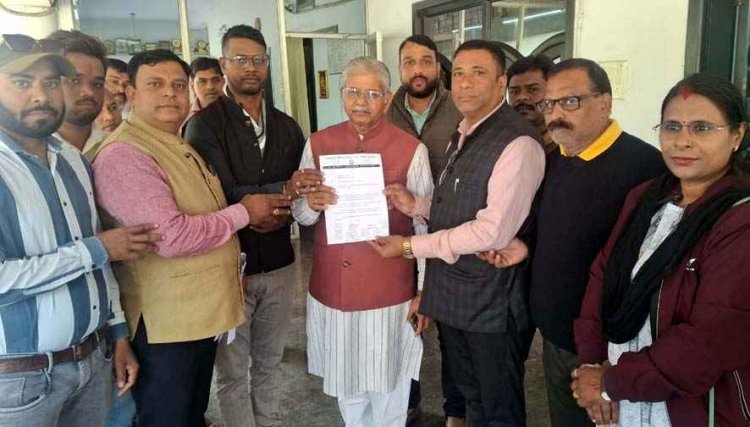 मोदी की गारंटी के तहत सहायक शिक्षकों की वेतन विसंगति एवं क्रमोन्नति की मांग, विधायकों को सौंपा ज्ञापन, दी आंदोलन की चेतावनी