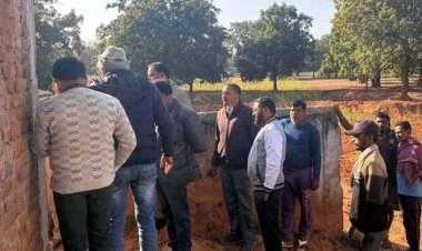 मध्यान्ह भोजन के समय लापरवाही भारी: खेलते-खेलते निर्माणाधीन मकान में पहुंचा छात्र, छज्जा गिरने से स्टूडेंट की दर्दनाक मौत, क्षेत्र में शोक की लहर