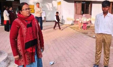 आवारा कुत्तों का आतंक, स्कूल परिसर में हमला, तीन छात्र और एक महिला शिक्षक घायल, सुरक्षा पर उठ रहे सवाल, अभिभावकों में आक्रोश