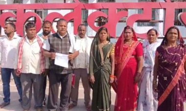 जन्म-मृत्यु प्रमाण पत्र के बदले पैसे मांग रहा पंचायत सचिव, ग्रामीणों में आक्रोश, कलेक्टर से लगाईं इंसाफ की गुहार, दी आंदोलन की चेतावनी