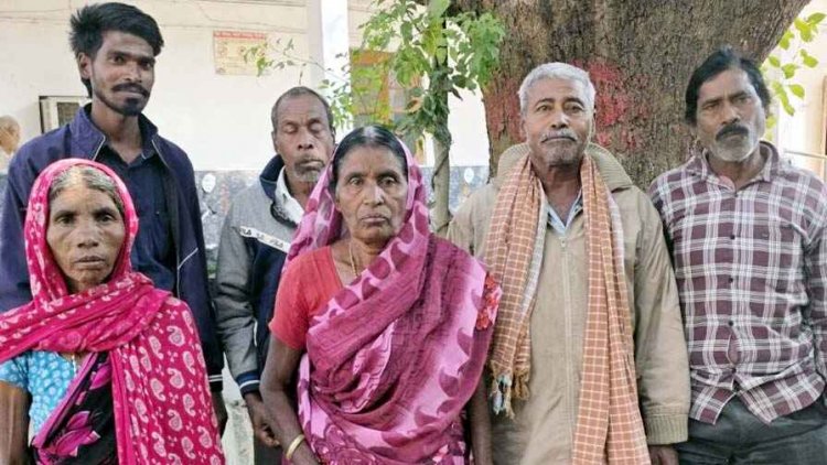 मनरेगा मजदूरी में भ्रष्टाचार, हितग्राहियों के मेहनत की रकम दूसरों के अकाउंट में किये गए ट्रांसफर, ग्रामीणों ने कलेक्टर से लगाई इंसाफ की गुहार