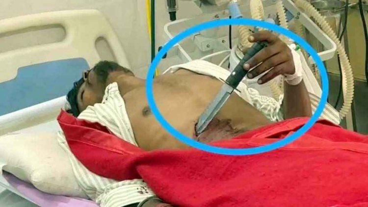 बेखौफ अपराधियों का सरेराह खूनी खेल, दिनदहाड़े चाय दुकान में युवक पर जानलेवा हमला, पेट में फंसा रहा चाकू, तीन आरोपी फरार